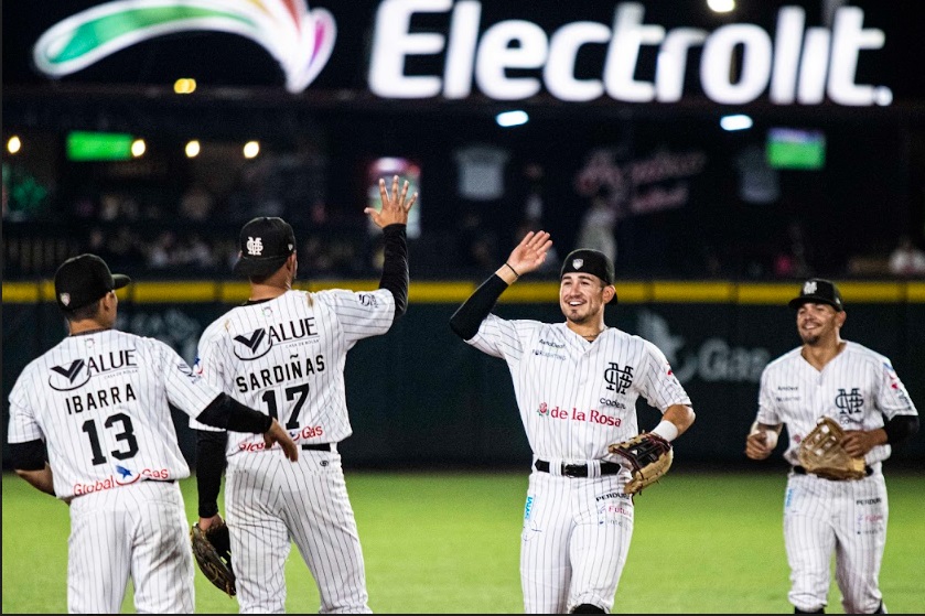 Los  Mariachis de Guadalajara aseguraron la serie. (Cortesía)