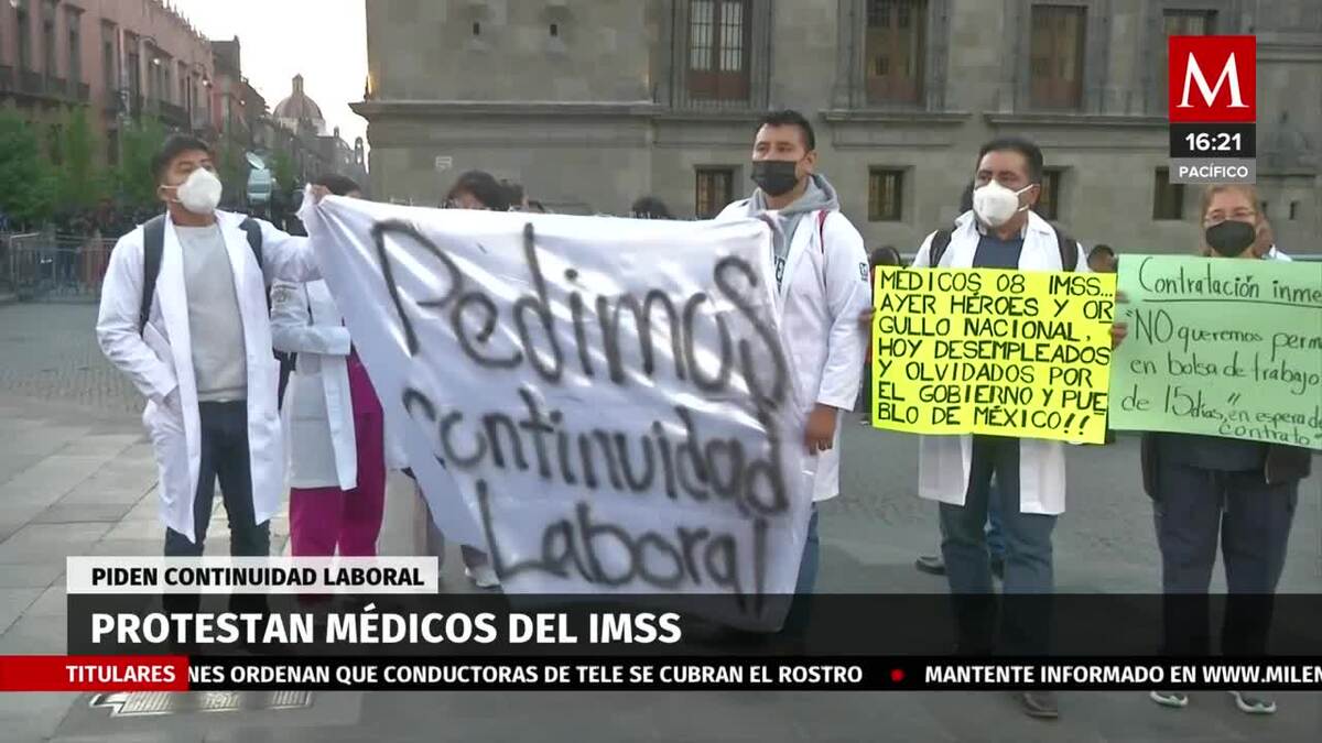 Médicos del IMSS protestan en Palacio Nacional; piden continuidad laboral