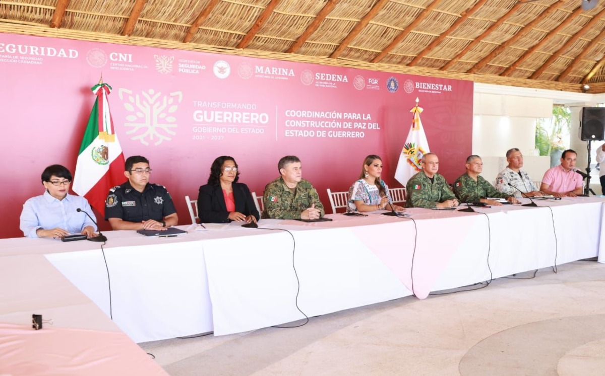 Más de mil efectivos gubernamentales, federales, militares y navales se han desplegado para garantizar la seguridad del Tianguis Turístico Acapulco 20