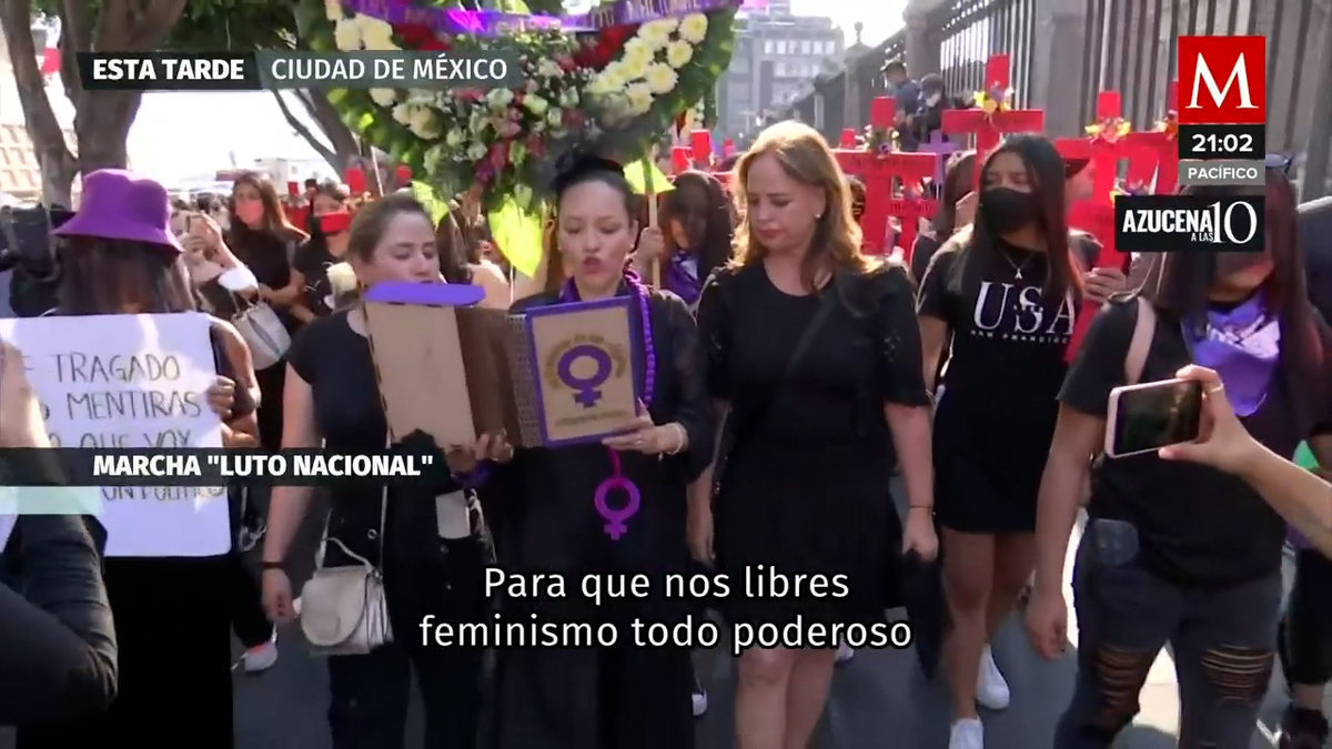 De negro y con velos, mujeres protestan contra impunidad por feminicidios en CdMx: "es luto nacional"
