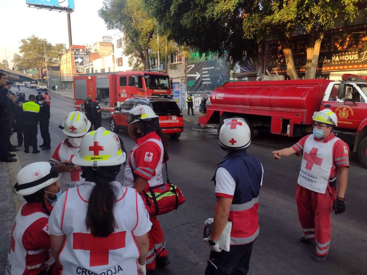 Servicios de emergencia acudieron a la alcaldía Miguel Hidalgo. - Ramón Ramírez, César Velázquez