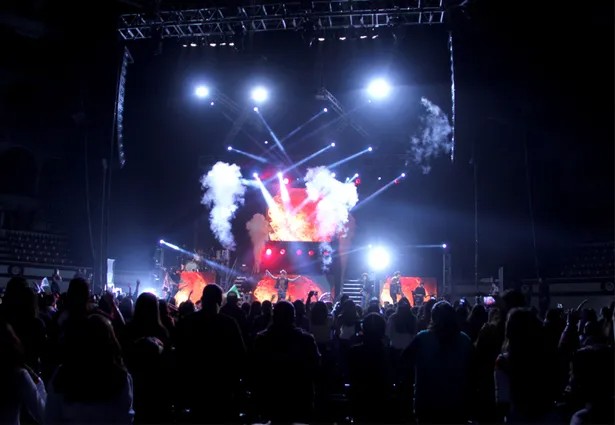 En su "The Party Tour", el grupo juvenil incendió con su música las pasiones de las adolescentes.