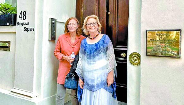 La secretaria de Economía con Josefa González Blanco, embajadora en Reino Unido. Especial