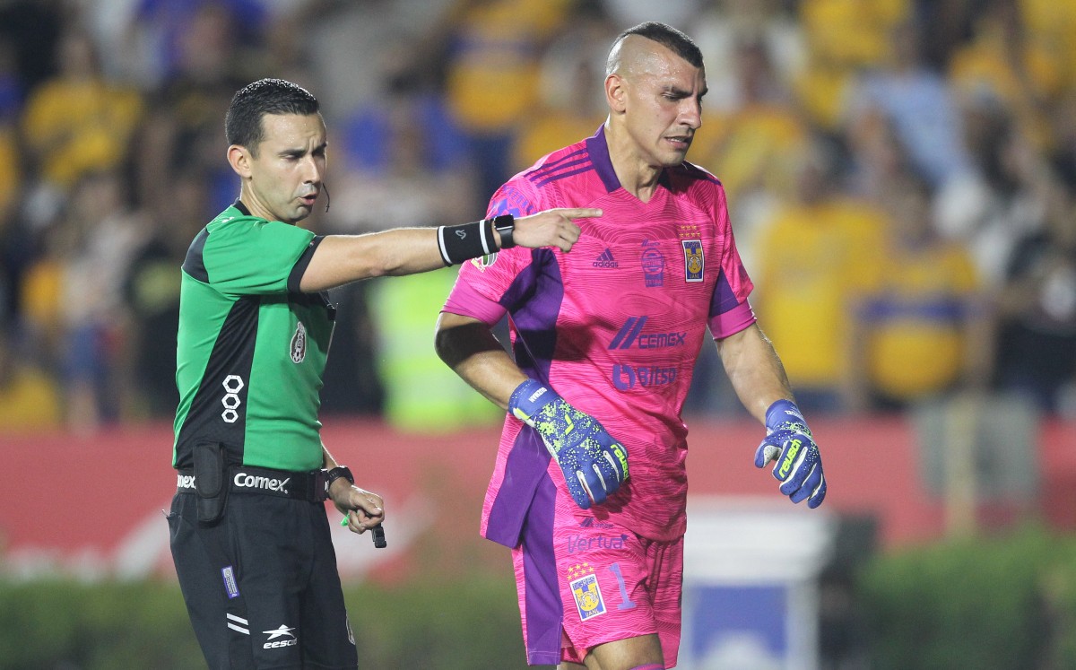Polémica expulsión a Nahuel Guzmán en el cierre del Tigres vs Atlas (Imago7)