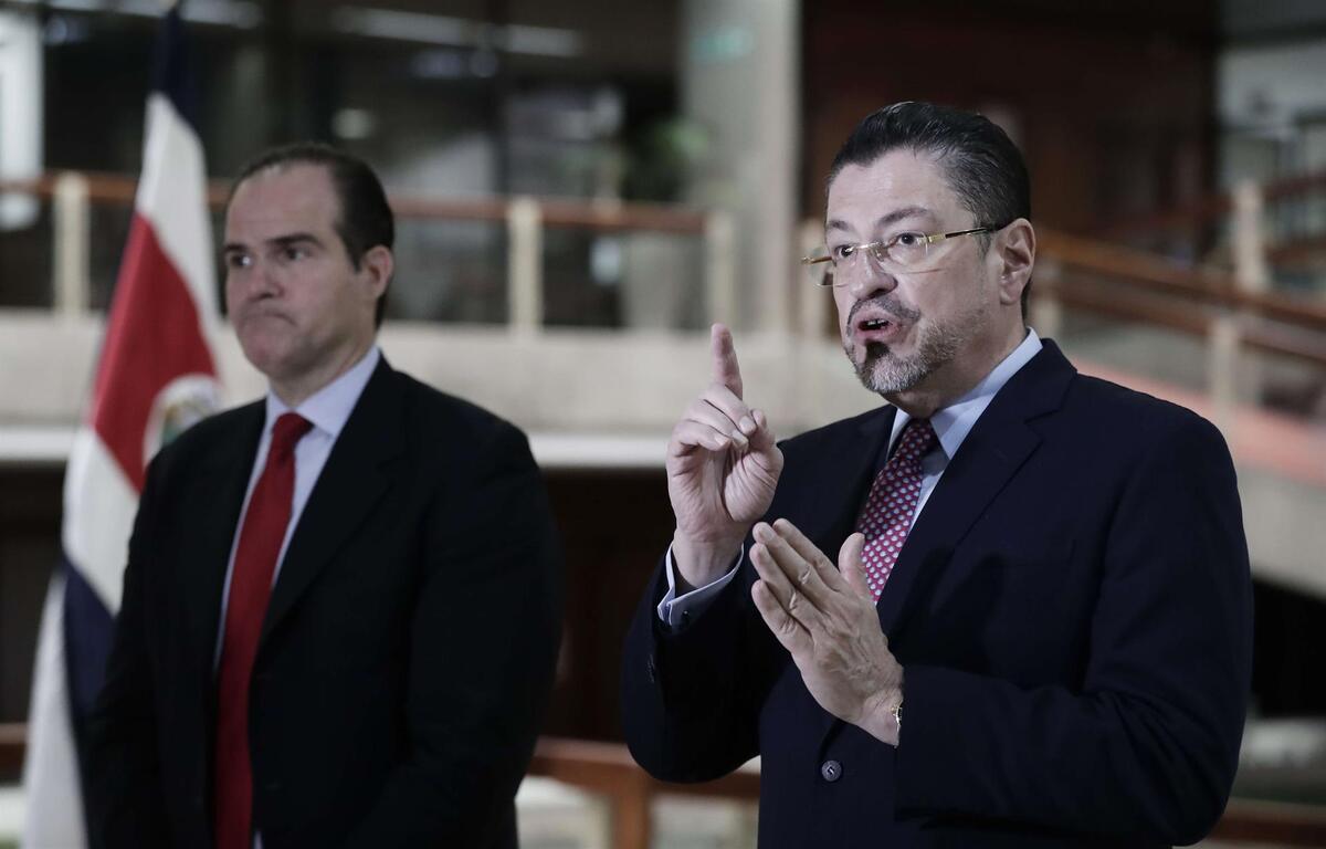 La medida ayudaría a disminuir 5.5 por ciento del precio de la gasolina actualmente (EFE)