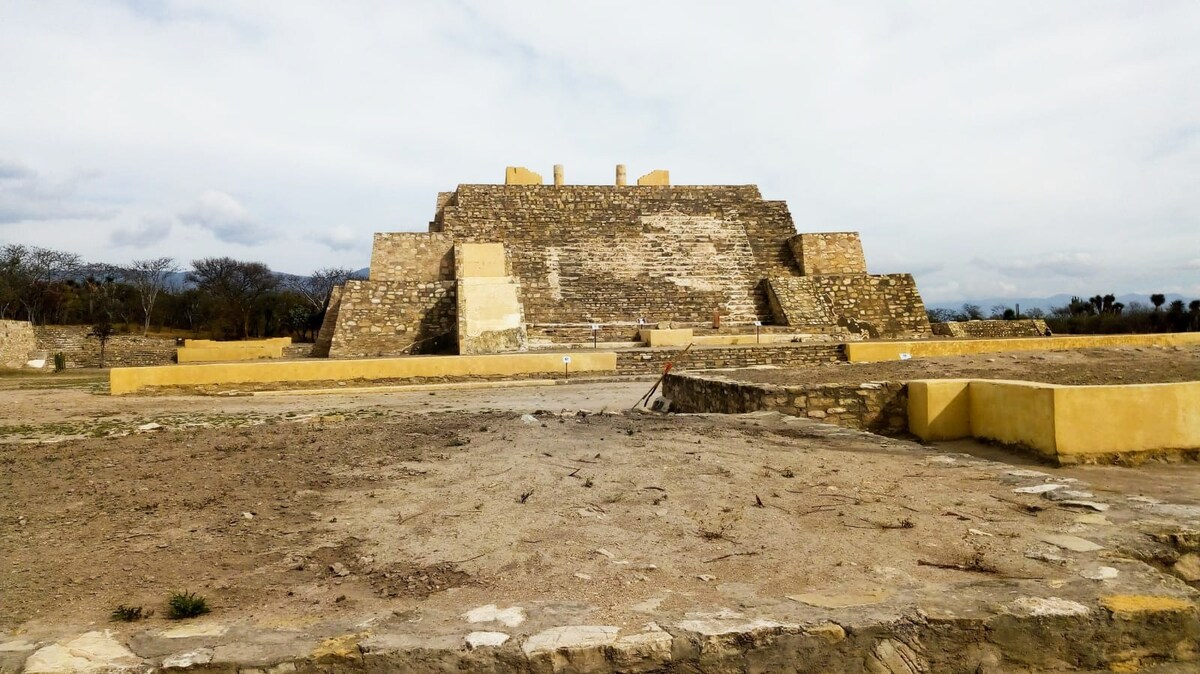 Zona Arqueológica La Mesa | Especial