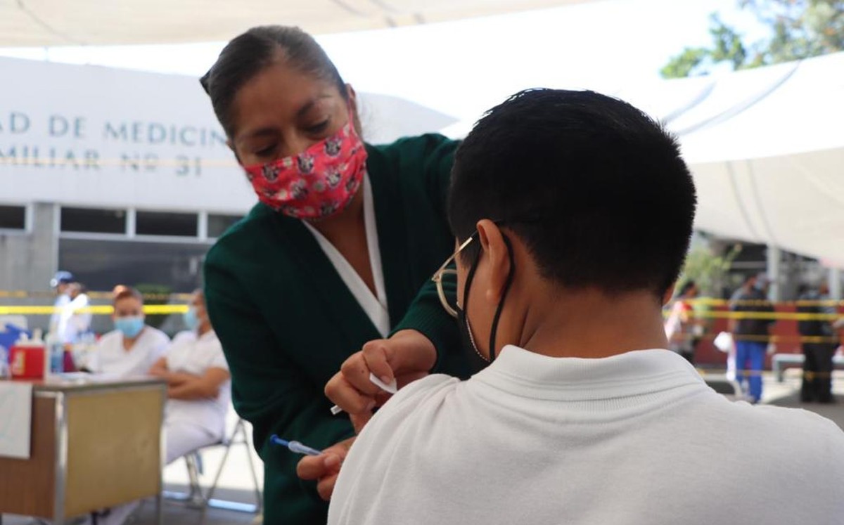 Para recibir la primera dosis, no es necesario ser derechohabiente de alguna de las instituciones del sector salud. | Especial