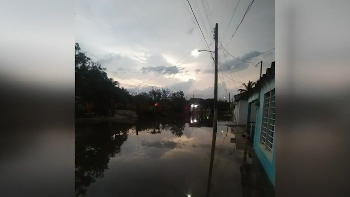 Lluvia inunda viviendas en partes bajas de Alvardo, Veracruz