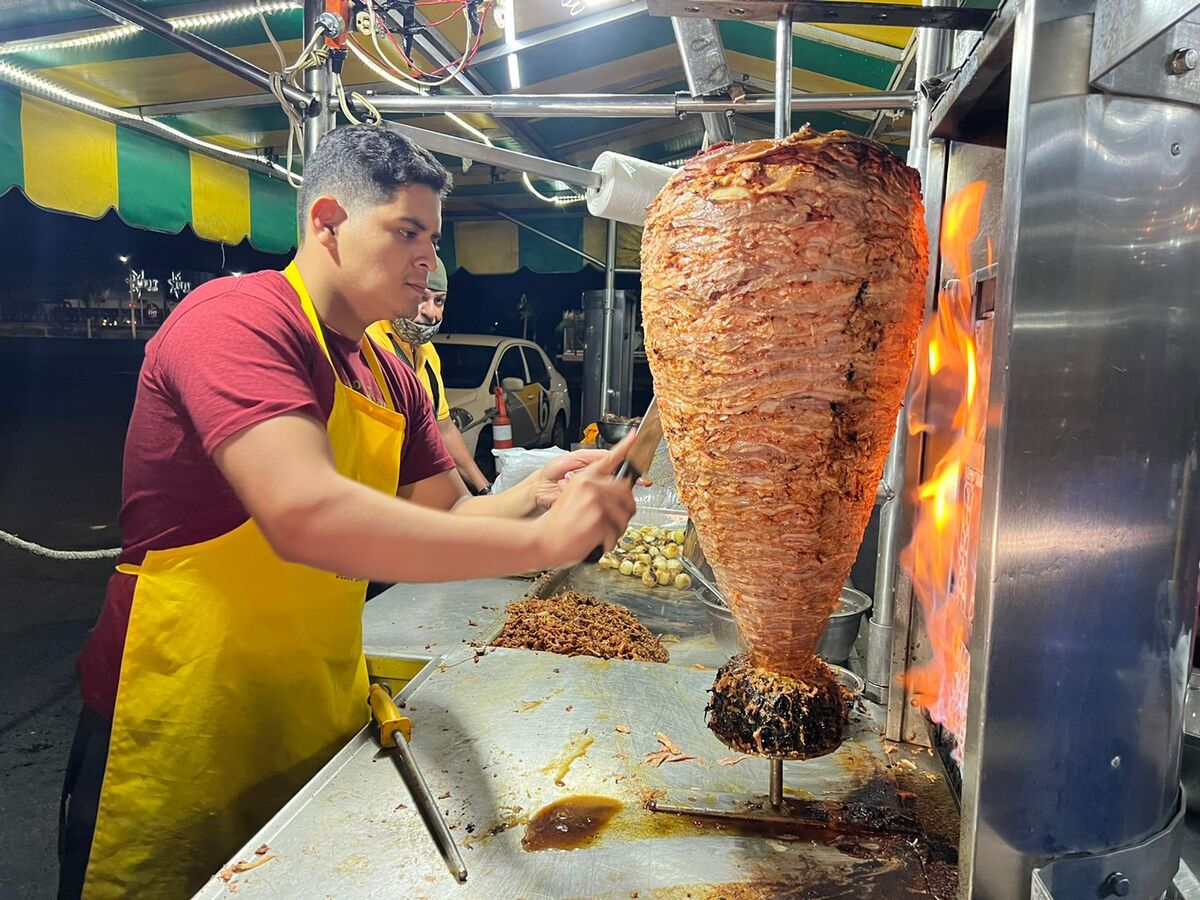 En la taquería Fuente Olímpica sirven a los que gustan de salir en la madrugada. (Pablo Núñez)