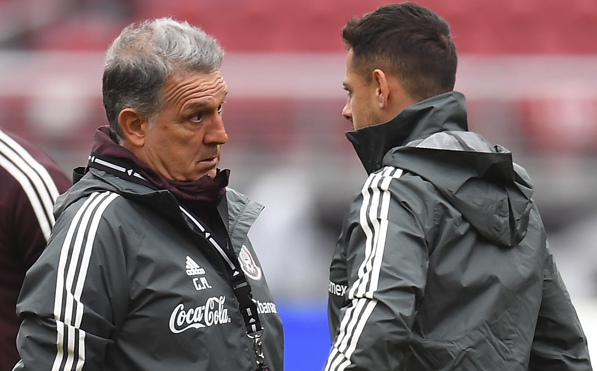 https://cdn.milenio.com/uploads/media/2022/05/25/javier-hernandez-y-gerardo-martino.jpg