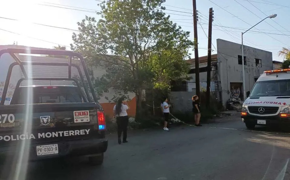 Un joven fue asesinado frente a un negocio de autopartes en Monterrey. Foto: Cynthia Pardo
