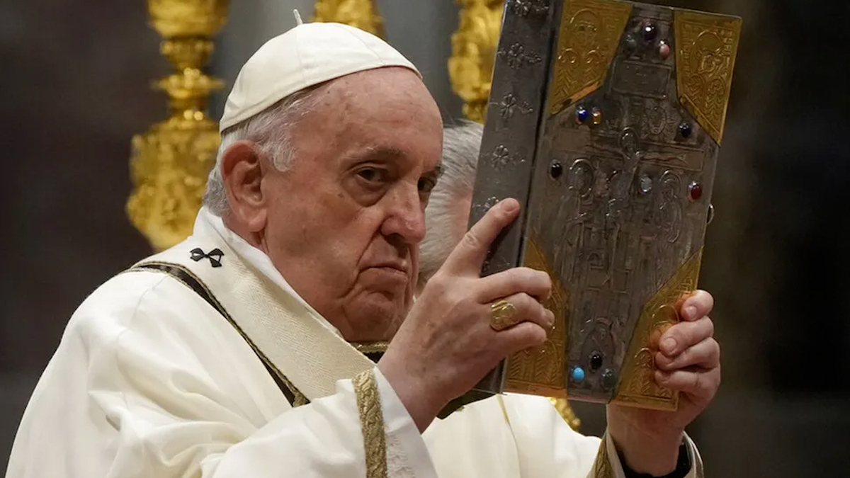 Papa Francisco, con el "corazón roto" tras tiroteo en escuela de Texas; condena tráfico de armas