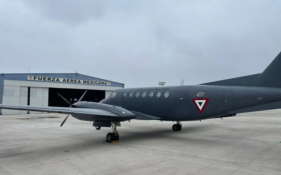 Regresa avión King Air a NL para bombardear nubes y combatir sequía. Foto: Víctor González