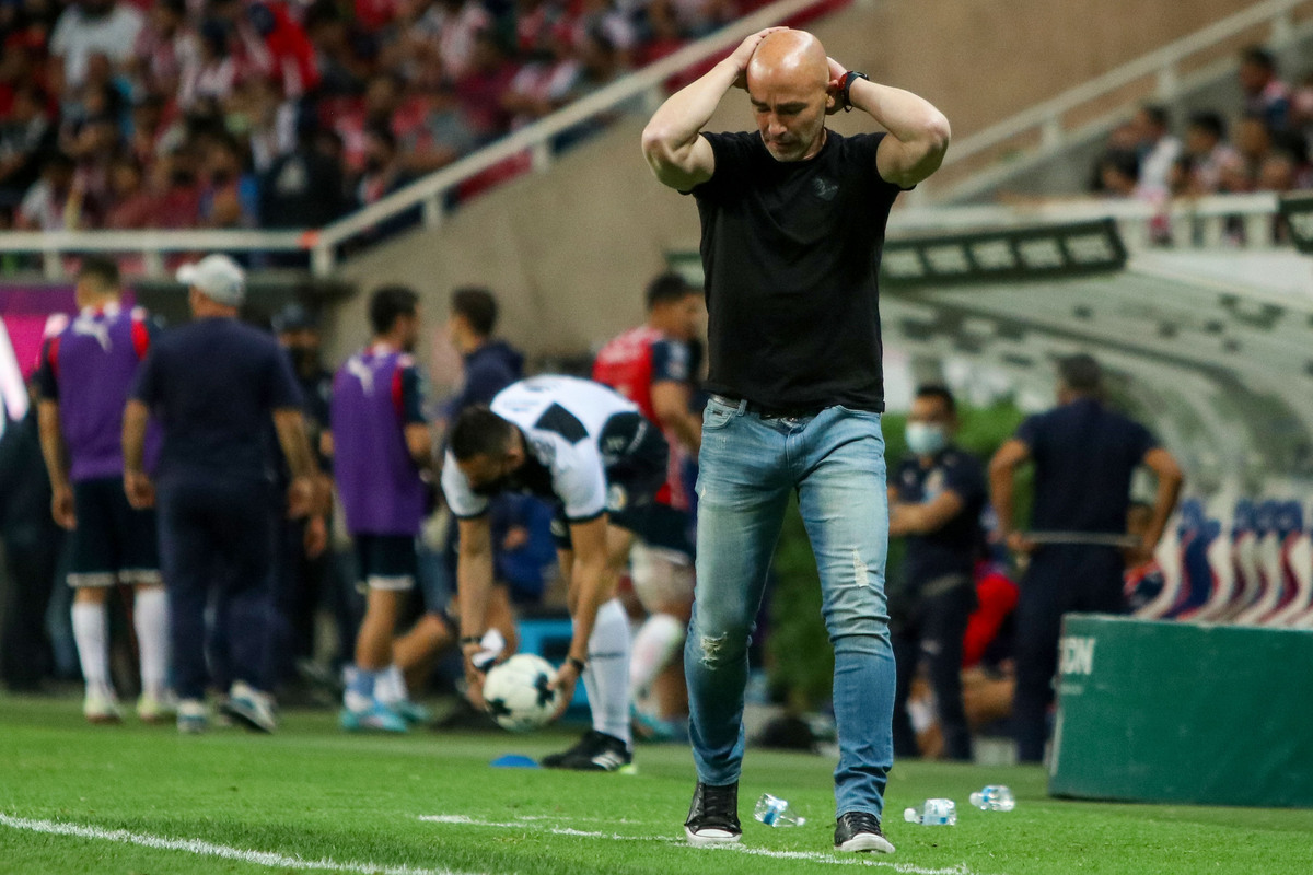 Sebastián Méndez deja de ser director técnico de Xolos (Imago7)