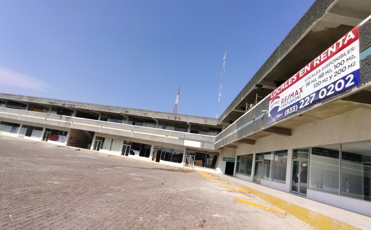 El centro comercial Plaza Inn en Tampico es remodeldo. | Foto: Yazmín Sánchez