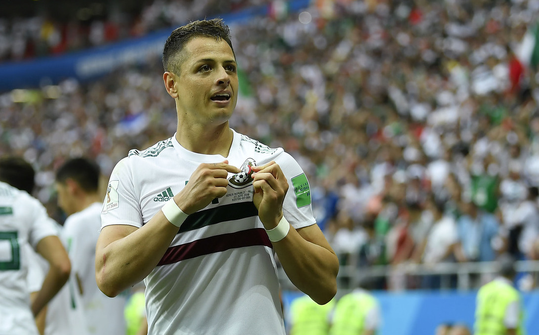 https://images.milenio.com/aB9lTS8QuWZP5NmYO7_12uacGBI=/958x596/uploads/media/2022/05/26/chicharito-hernandez-confirma-acercamientos-volver_1_1_1091_678.jpg