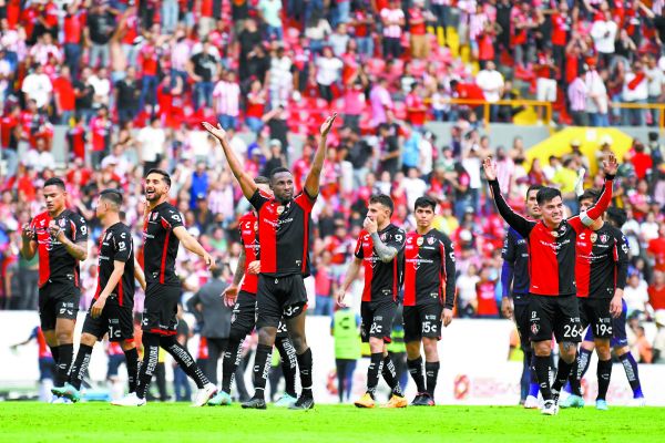Jugadores del Atlas, luego de obtener el boleto a semifinales. Imago7