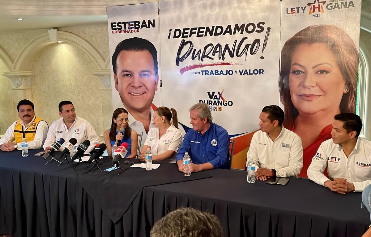 Lety Herrera junto a Josefina Vázquez Mota y Mercelo Torres | Cortesía