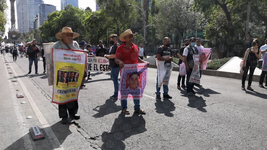 Marcha de padres y madres de los 43 normalistas desaparecidos en Ayotzinapa (Jorge Becerril)