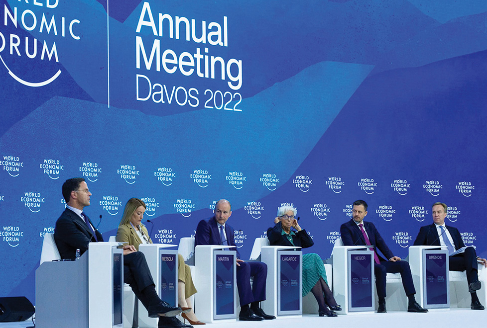 Los economistas del Foro Económico Mundial alertan que la economía ha entrado en un círculo vicioso que puede durar varios años.