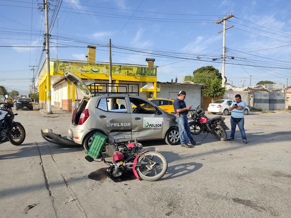 La familia fue trasladada a la clínica 16 del IMSS en Torreón. (Especial)