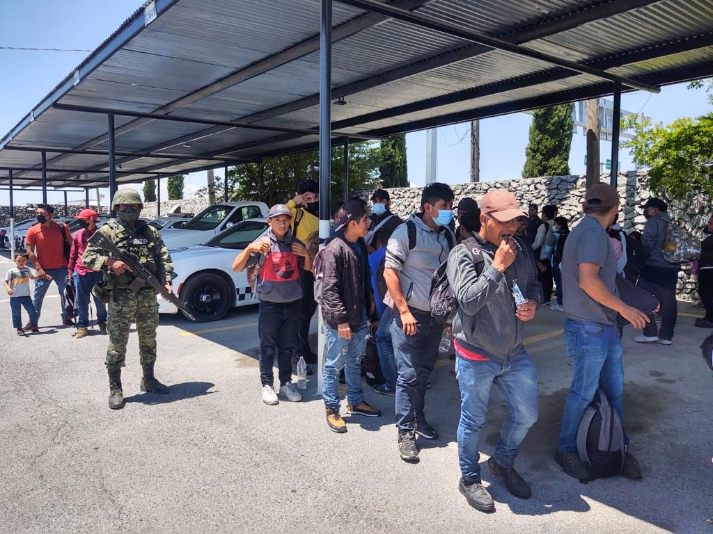 Los 307 migrantes fueron trasladados a las instalaciones del INM. Foto: Especial