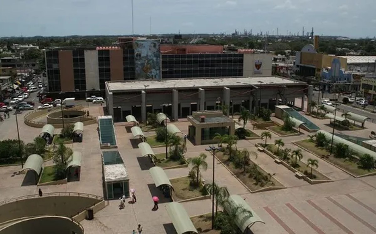 Dan plazo a Constructora para entregar plaza Isauro Alfaro de Madero