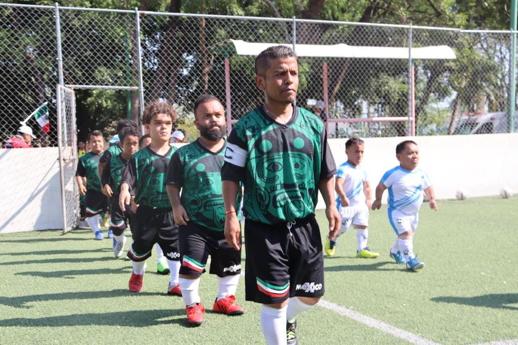 Selección mexicana de talla baja se defiende de  burlas por su estatura (Facebook @mexdetb)