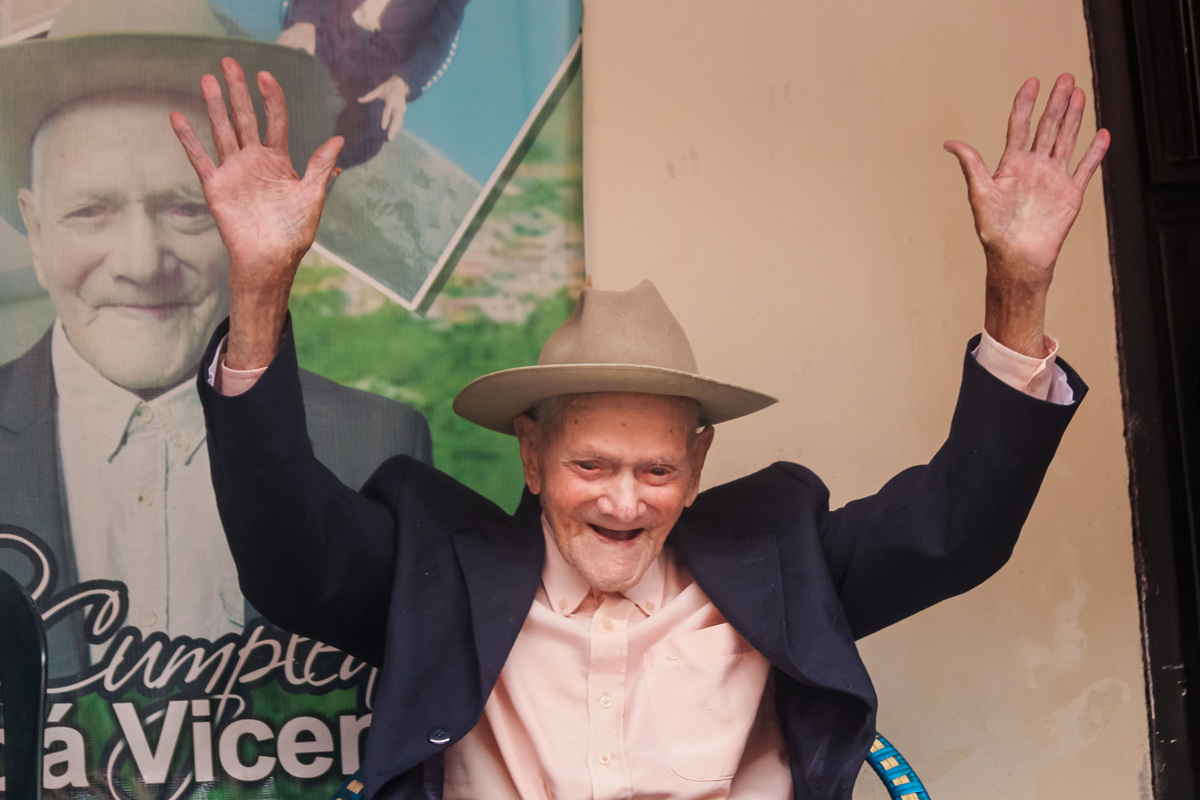 El "tío Juan", el hombre más viejo del mundo con 113 años (Especial)