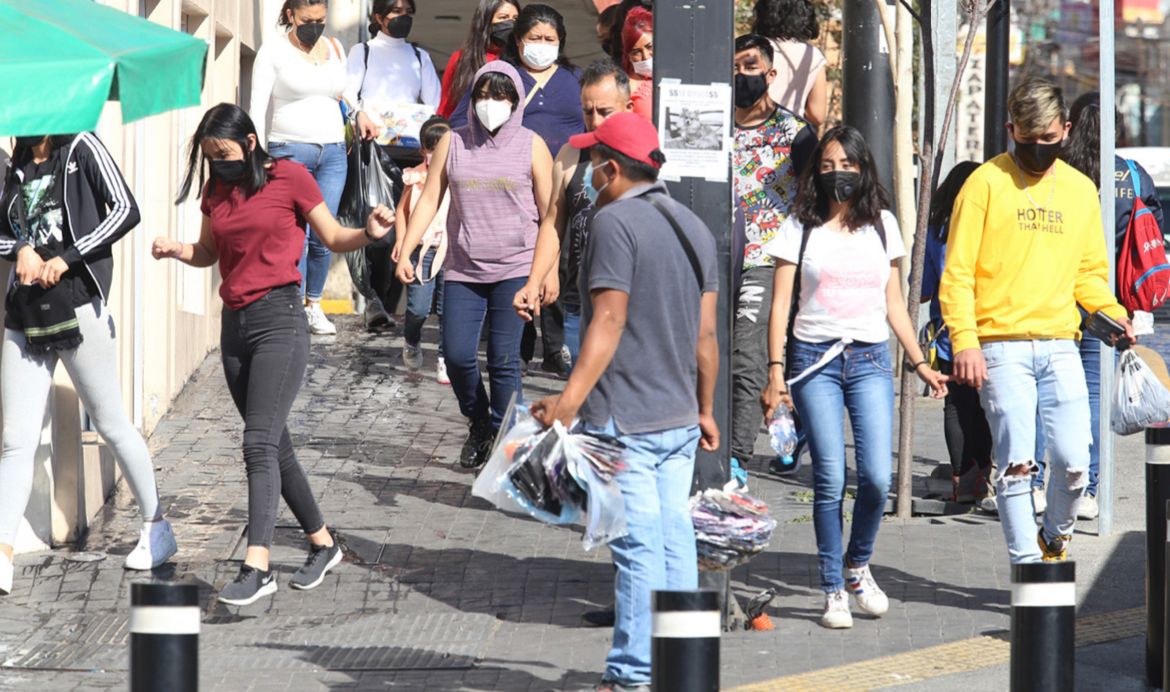 En calles se observa, además de peatones sin cubrebocas, mayor movilidad. (Jorge Sánchez)