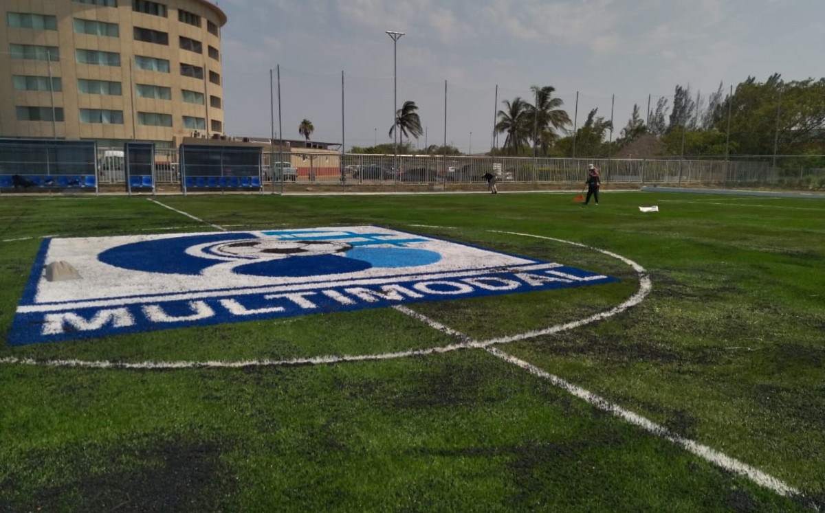 Construyen campo de fútbol  para Liga Empresarial en Altamira