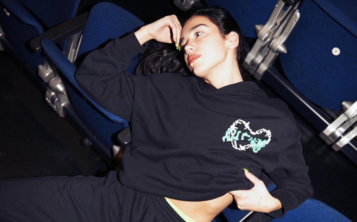 Dua Lipa cae durante concierto en vivo | Instagram