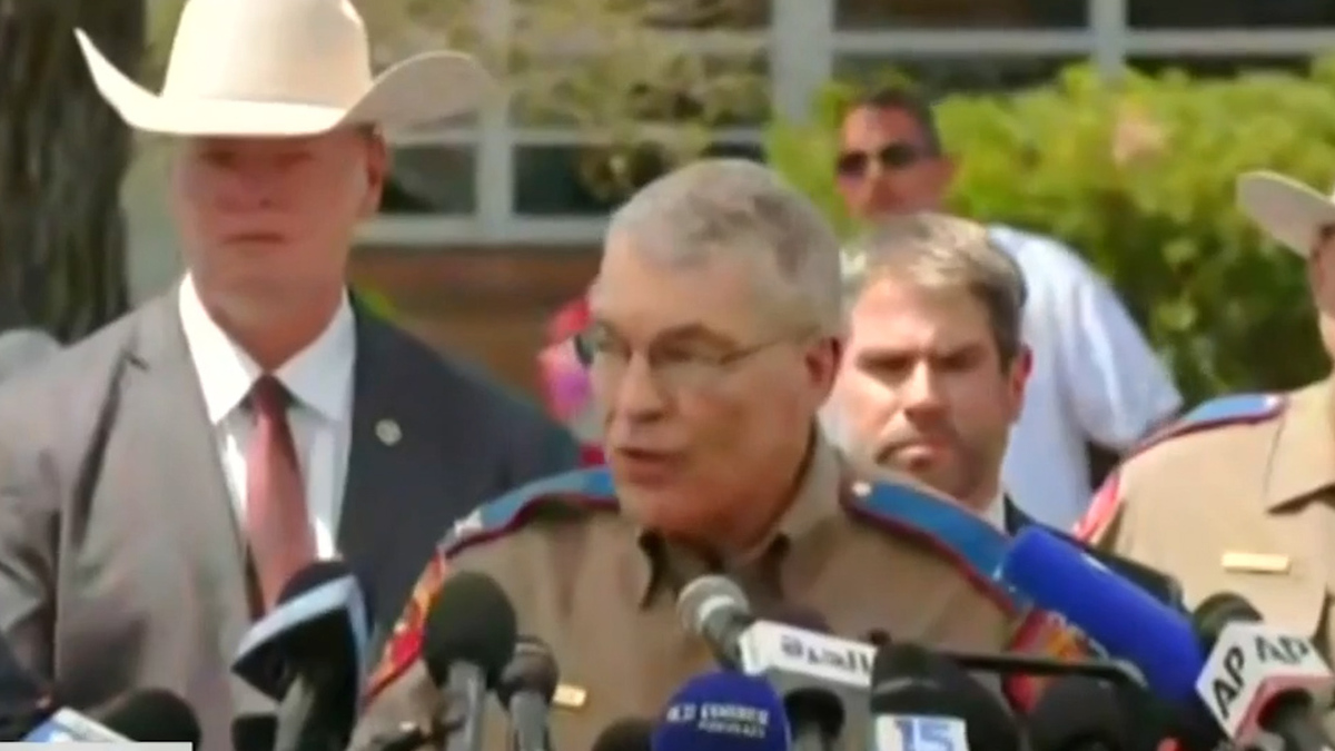 Policía de Texas admite errores cruciales en operativo.