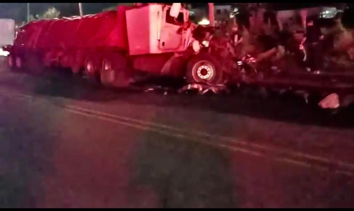Accidente vial de dos tractocamiones donde, uno de los conductores perdió la vida | especial