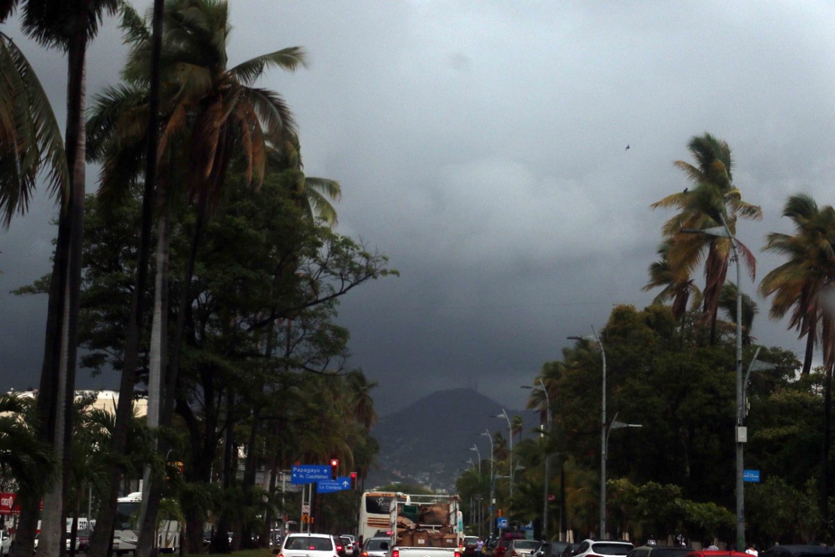 Imágenes desde Acapulco durante las fuertes lluvias del huracán Agatha | especial