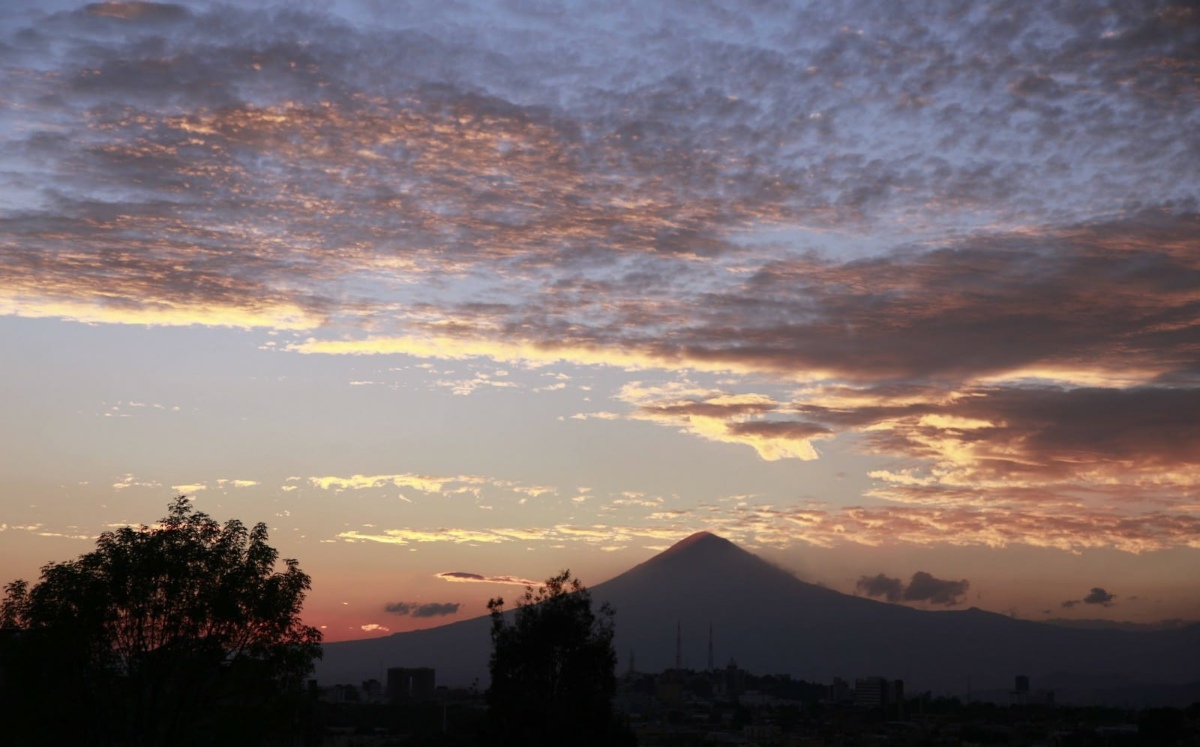 Presenta el volcán Popocatépetl 15 exhalaciones | Andrés Lobato