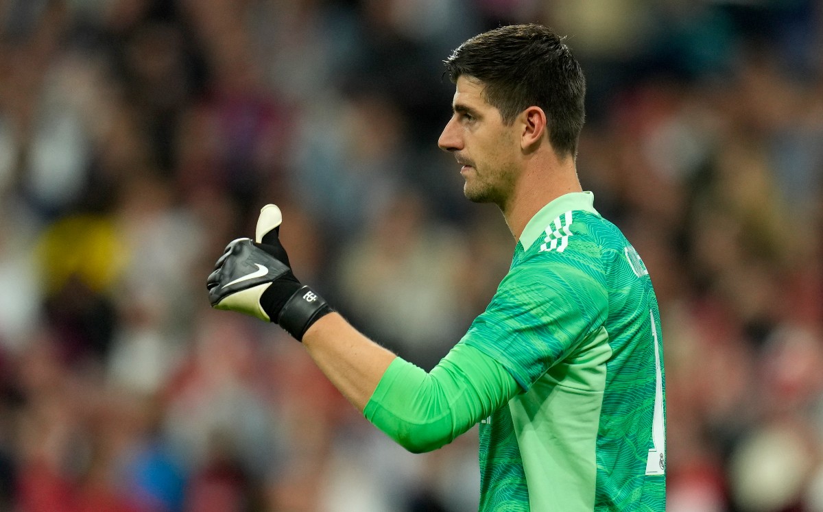 La reacción viral de Courtois ante comentario incómodo del alcalde de Madrid (AP)