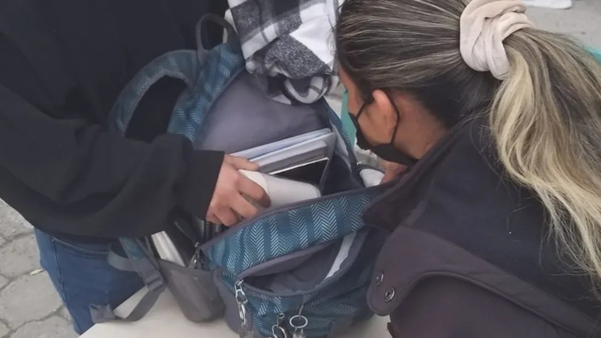Aplican ‘Operativo Mochila’ en preparatoria de Baja California tras amenaza de explosivos