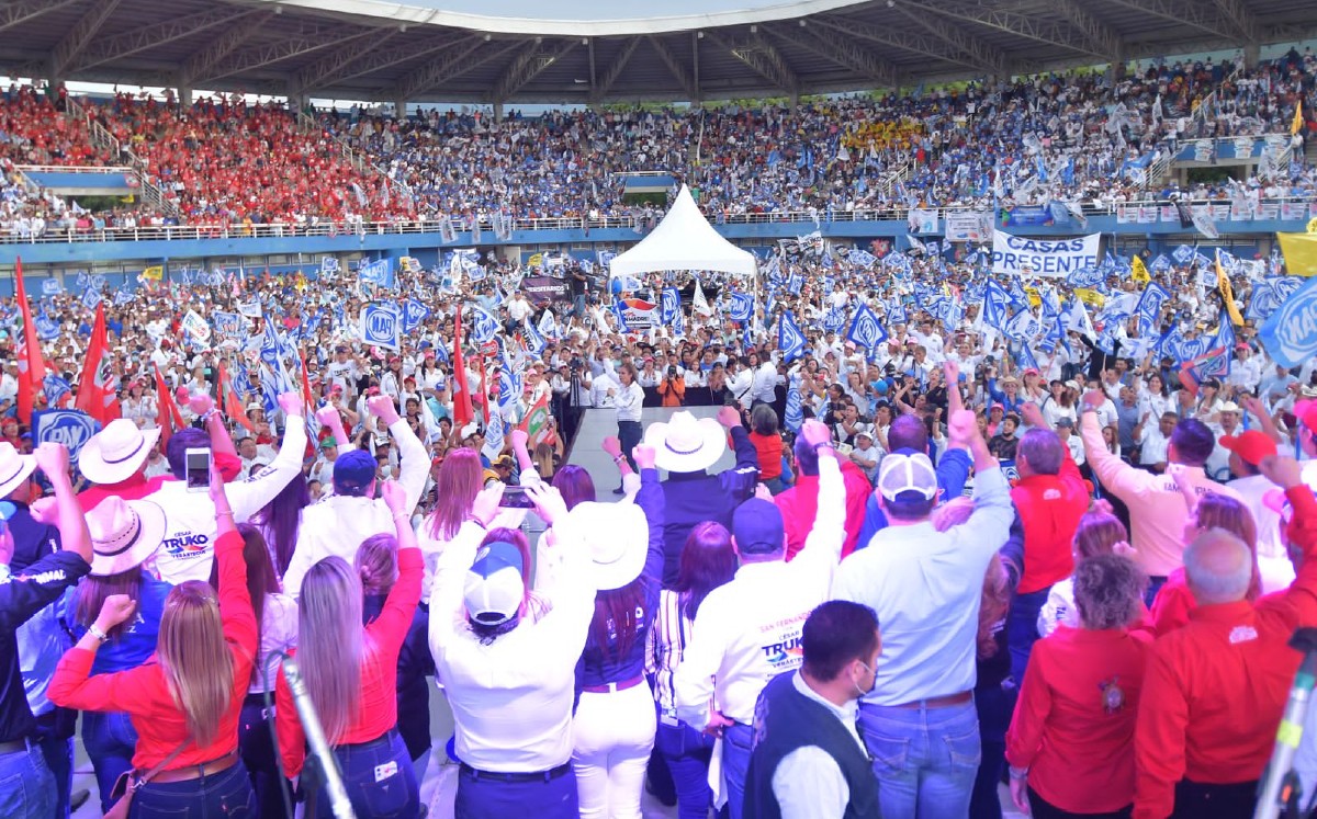 Cesar Verastegui en cierre de campaña