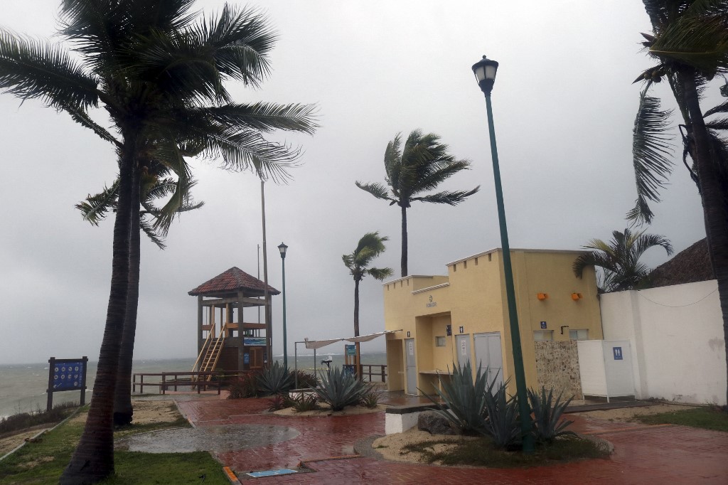 El huracán Agatha ha tocado tierra este martes en las costas de Oaxaca. (AFP)