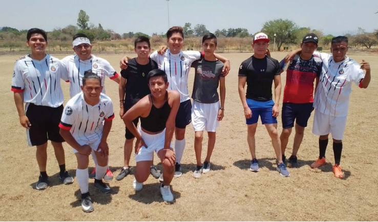Integrantes de los equipos Las Soñadoras y Las Tapatías juegan por una buena causa. (IVÁN OCHOA)
