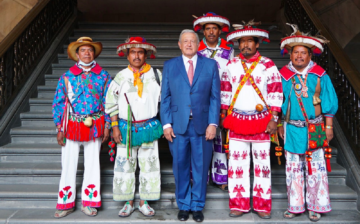 El mandatario recibió a representantes de la comunidad wixárika de Jalisco. | Gobiernod de México