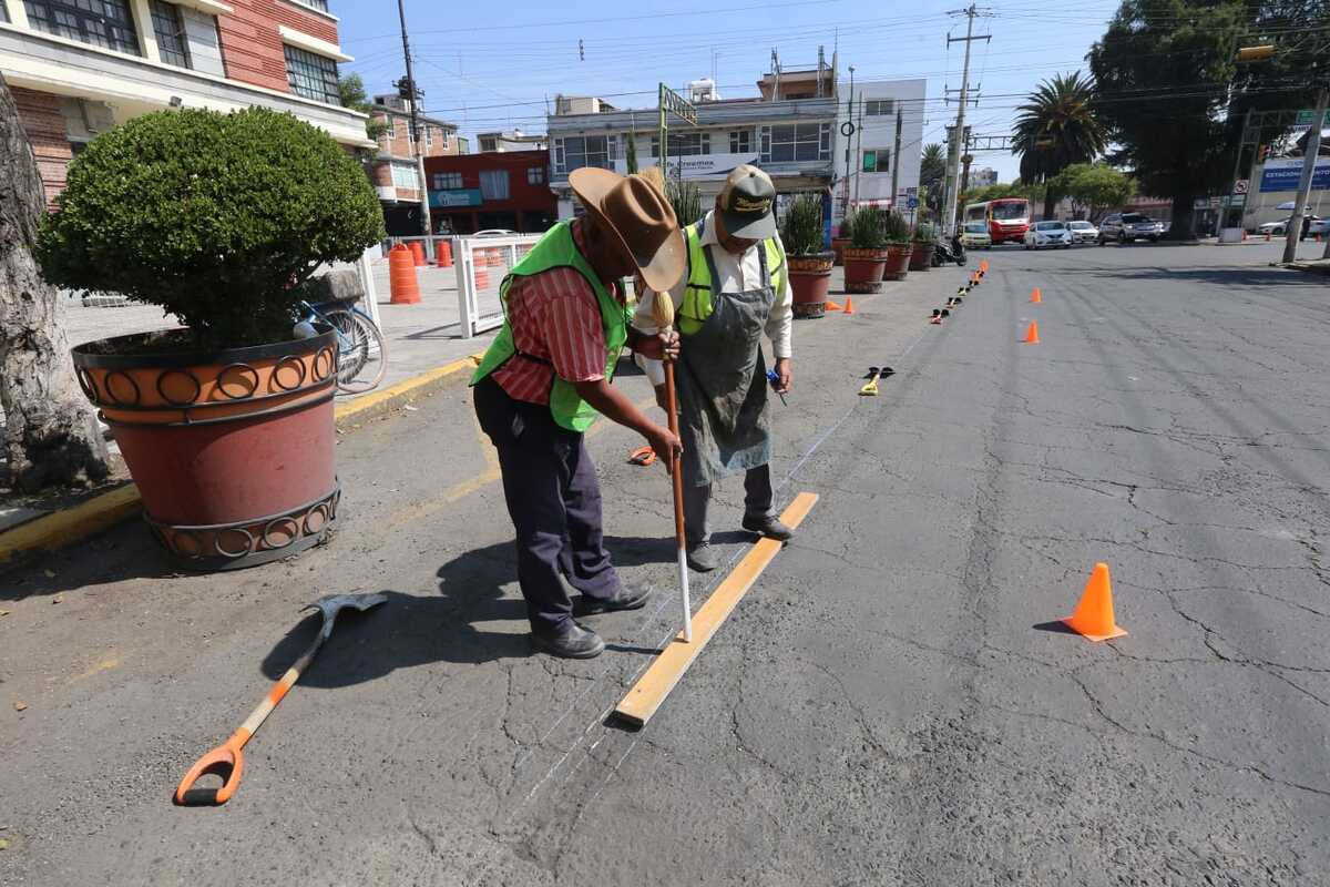 Con palas y picos fue que activistas cercaron el perímetro a intervenir. | Iván Carmona