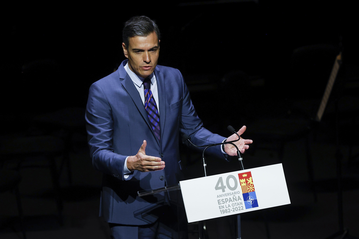 Pedro Sánchez, presidente de España ante representantes de la OTAN. | EFE