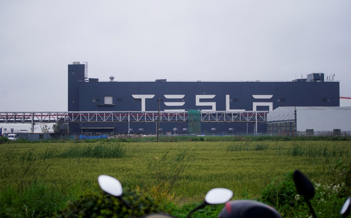 Tras su reapertura el 19 de abril, la fábrica de Tesla produjo 10 mil 757 vehículos a finales de abril. Foto: Reuters