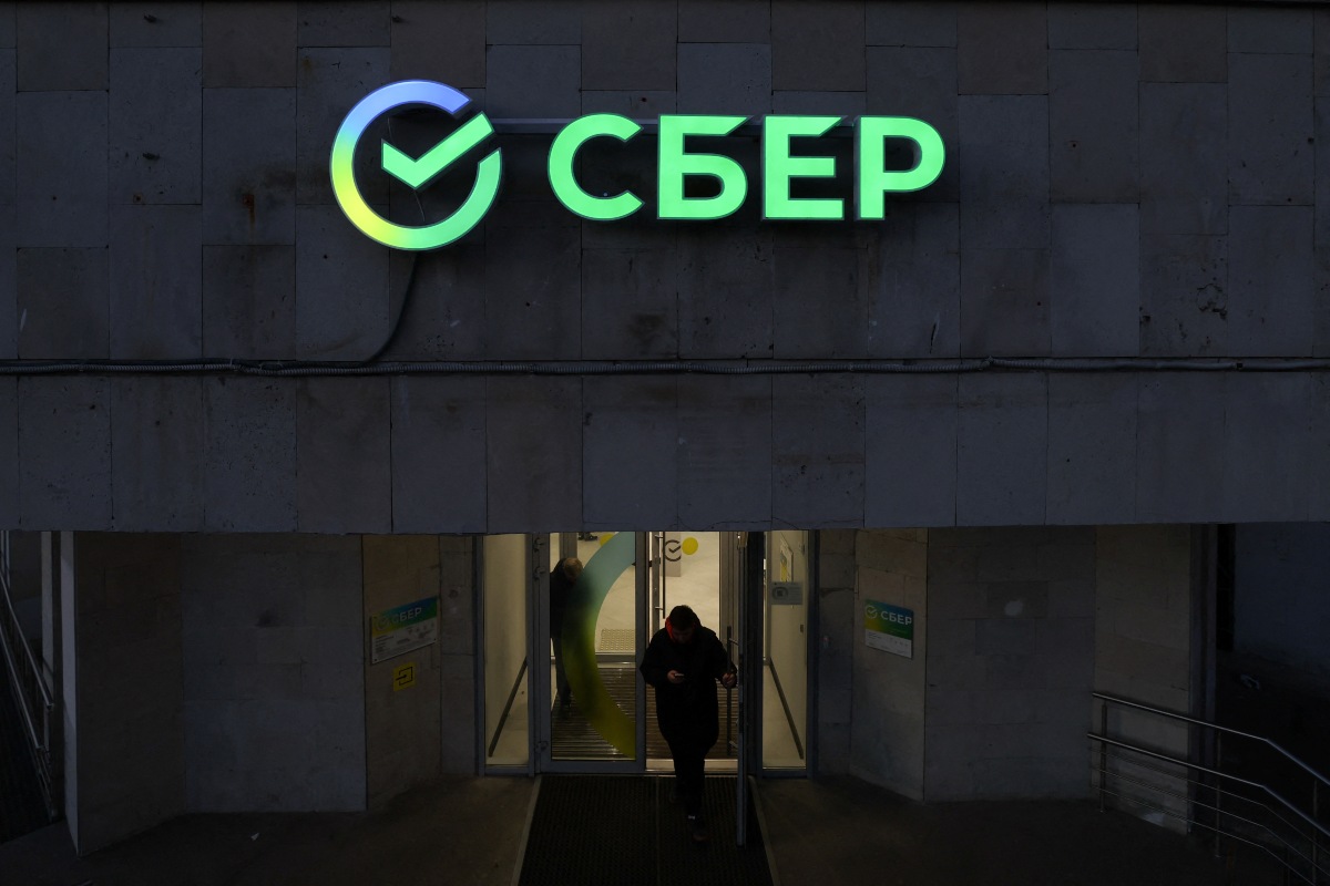 Sberbank es el mayor banco de Rusia, que ya estaba bajo amenaza de salir del sistema Swift. (Reuters)