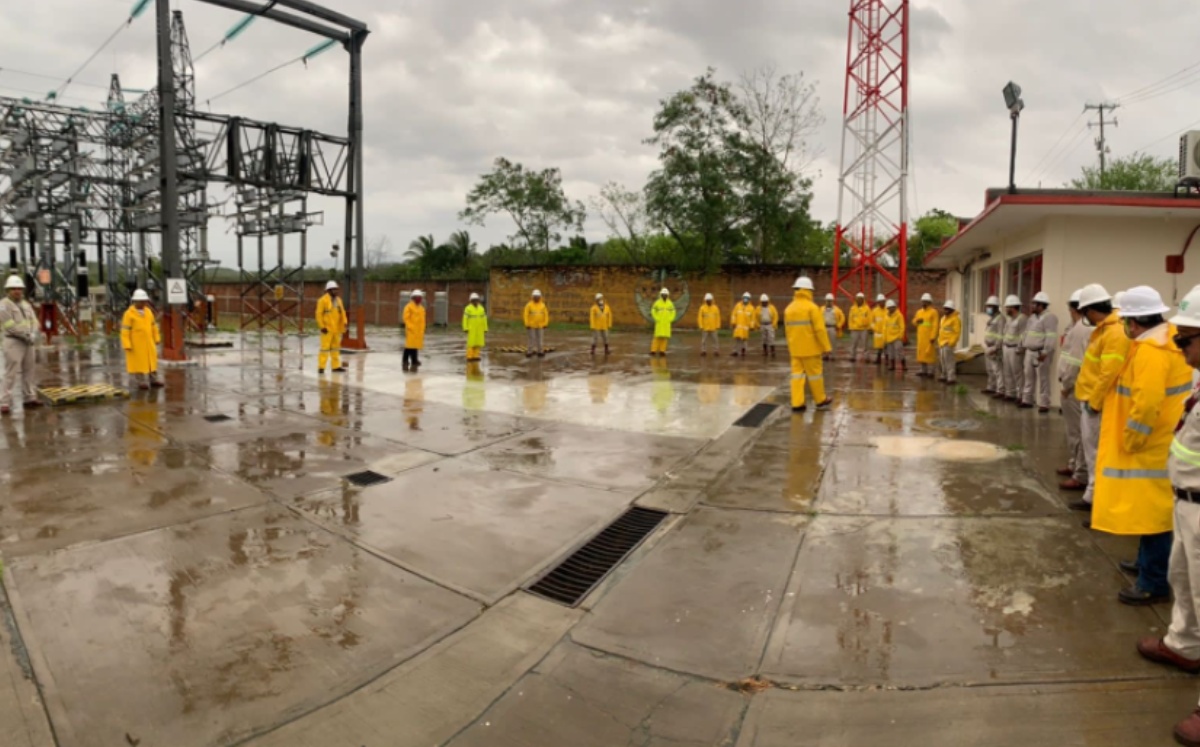 La CFE trabajará en la zona afectada de manera ininterrumpida hasta restablecer el servicio a la normalidad. Foto: (ESPECIAL)