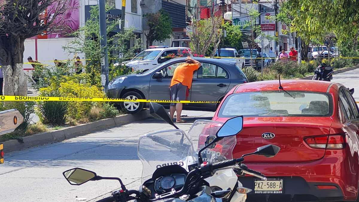 El cuerpo de líder quedó dentro del auto en el que viajaba. (Rogelio Agustín)