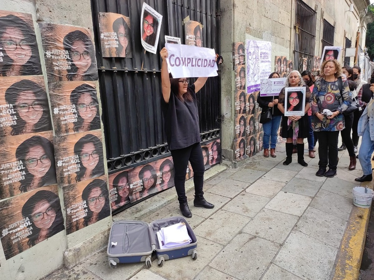 La madre de Maria exigiendo justicia. (Cortesía)