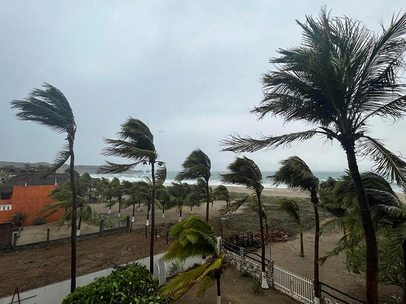 Este martes, el centro de "Agatha" sale de Oaxaca para desplazarse sobre el sur de Veracruz. |Reuters